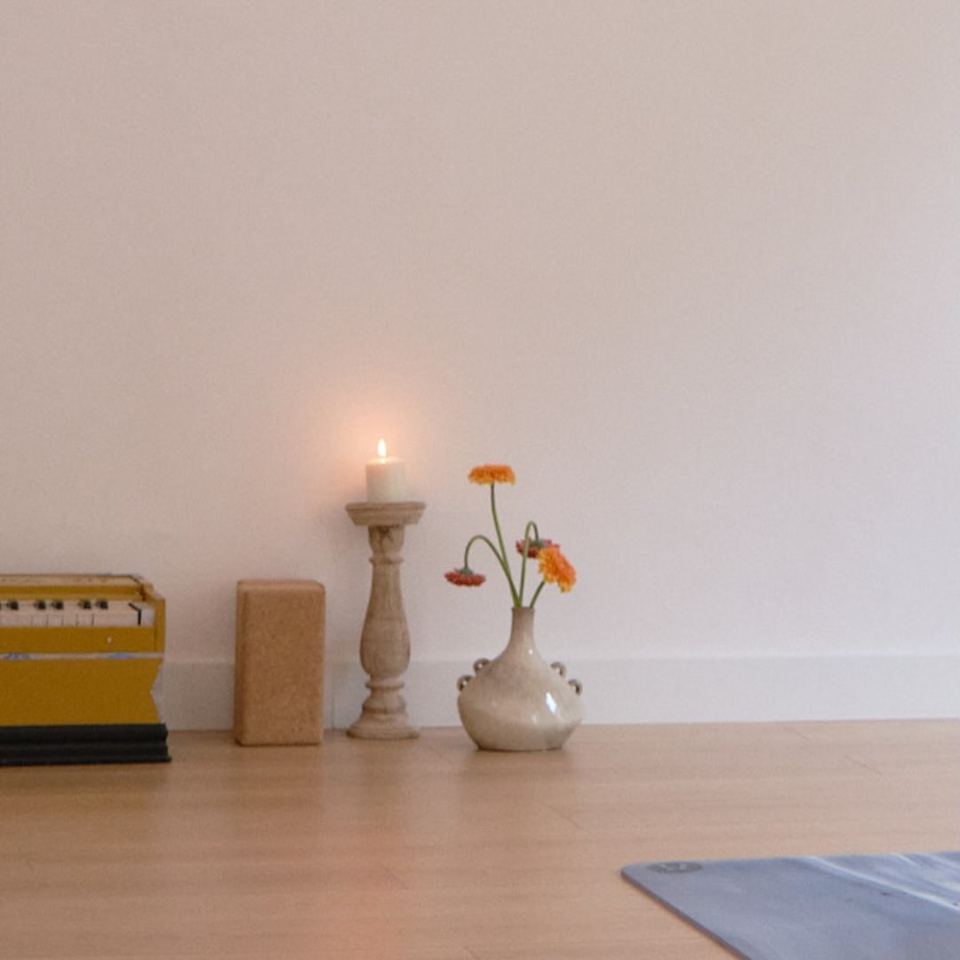 🌀Save the date 25/02Una nueva práctica en el templito.Algo está llegando para transformar tu estructura.Un nuevo aliado para tu columna, tu postura y tu bienestar. Donde la fuerza y la precisión se encuentran.Any guess?#practice #wellness #movement #barcelona #yogapractice